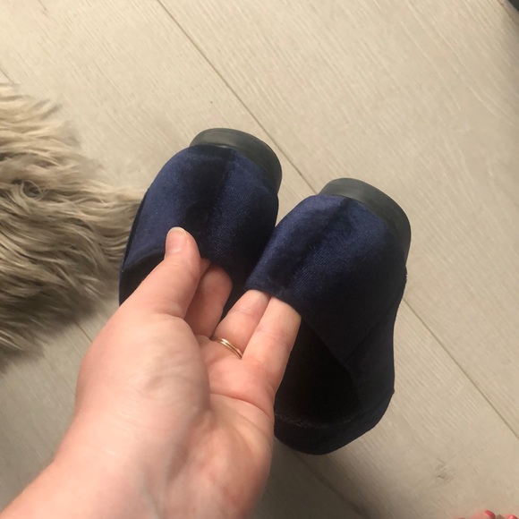 π₯3/$18π₯ EUC Faux Velvet Loafers - Picture 3 of 4